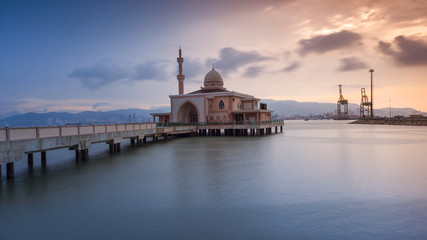 Fototapeta na wymiar Sunset at the Floating Mosque,Penang Port, Seberang Perai, Malaysia.