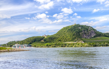 Fototapeta na wymiar Rhine and Drachenfels Landscape at Koenigswinter Germany