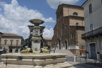 Faenza (Italy): cathedral facade