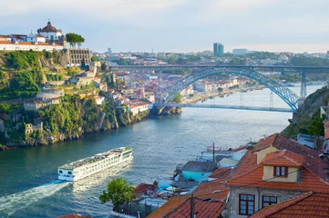 Photo sur Plexiglas Lieux européens Cruise ship. Douro river. Porto