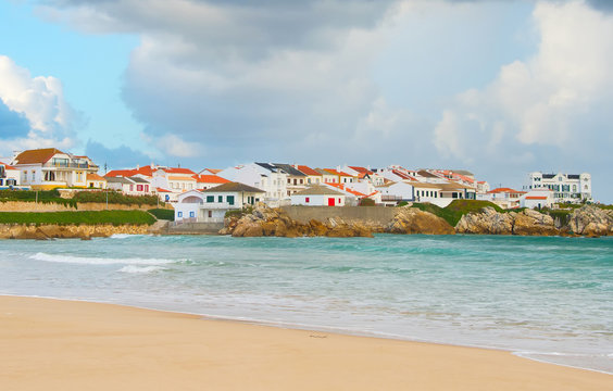  Portugese coastal town . Baleal