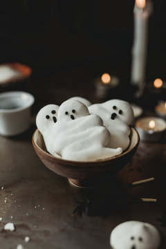 Ghost meringues