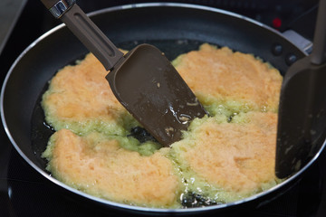 fry in a skillet potato pancakes