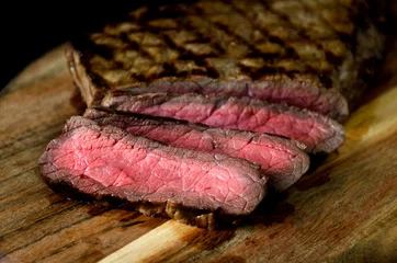 Fototapeten seltenes Steak Holzschneidebrett © bucks134