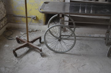 Fototapeta na wymiar Abandoned hospital with medical equipment 