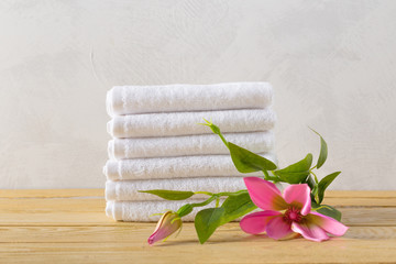 towels roll with flower