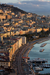 Fototapeta premium panorama da posillipo di napoli e lungomare via caracciolo