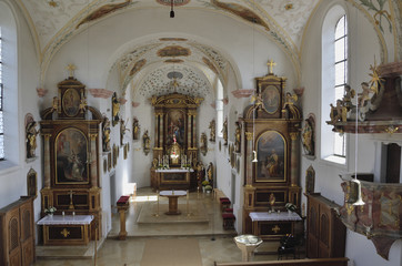Fototapeta na wymiar Langhaus Pfarrkirche St. Adelgundis, Anhausen