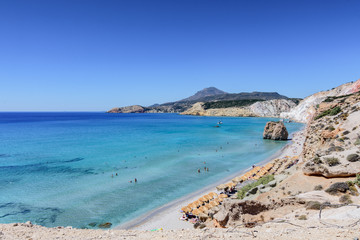 Fototapeta na wymiar Vista panoramica della spiaggia di Firiplaka, isola di Milos GR 