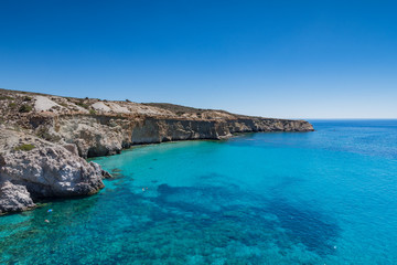 Vista panoramica sulla baia di Tsigrado a Milos, arcipelago delle Isole Cicladi GR	