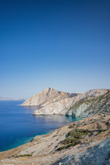 Fototapeta na wymiar Vista panoramica sulle coste dell'isola di Folegandros, arcipelago delle isole Cicladi GR