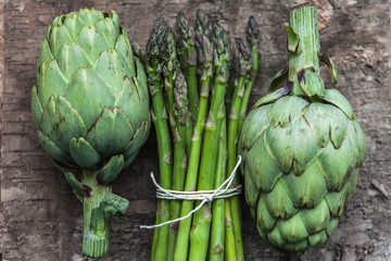 Fresh asparagus with artichokes