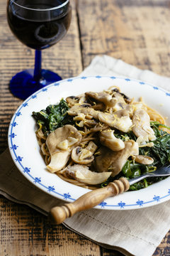Wholewheat Spaghetti with Spinach, Mushrooms and Garlic Olive Oil Sauce