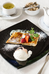apple strudel with ice cream