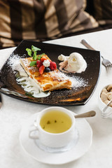 apple strudel with ice cream