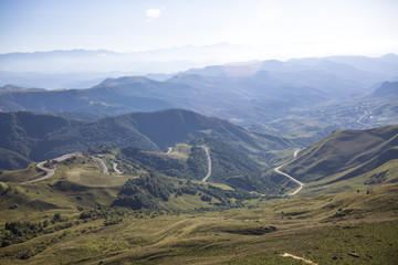 Fototapeta premium Горная панорама, перевал, красивый вид на горный хребет, Северный Кавказ