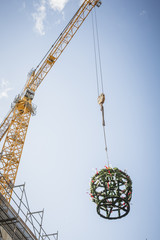 Richtfest auf Baustelle mit Richtkranz