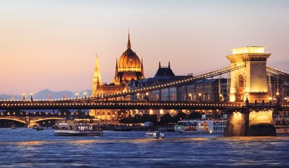 Obraz na płótnie Canvas Chain bridge in Budapest, Hungary