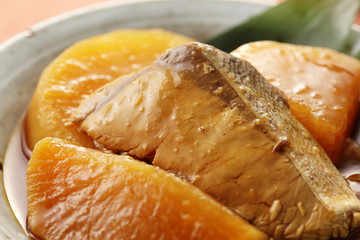 ぶり大根　Simmered yellowtail with radish