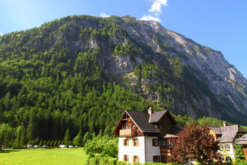 Fototapeta na wymiar alpine village of Hallstatt, Austria 