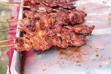 Grilled chicken is delicious in the market