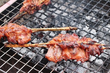 Grilled chicken is delicious in the market