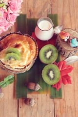 Bread baked fruit topping sliced kiwi fruit