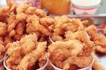 Fried chicken is delicious in the market