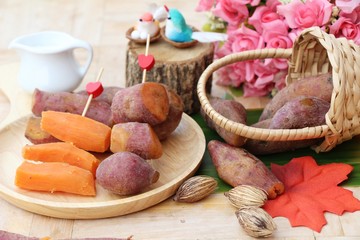 Sweet potato boiled with sugar is delicious