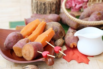 Sweet potato boiled with sugar is delicious