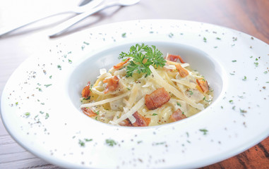 pasta spaghetti or spaghetti carbonara