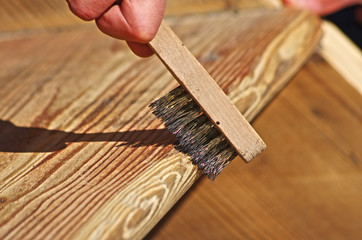 rénovation de meuble ancien - bois brossé