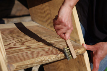 rénovation de meuble ancien - bois brossé