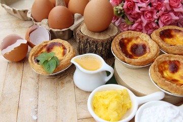 Egg tart is delicious and egg in box