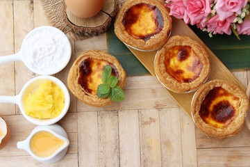 Egg tart is delicious and egg in box