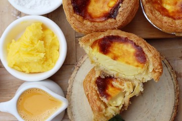 Egg tart is delicious and egg in box