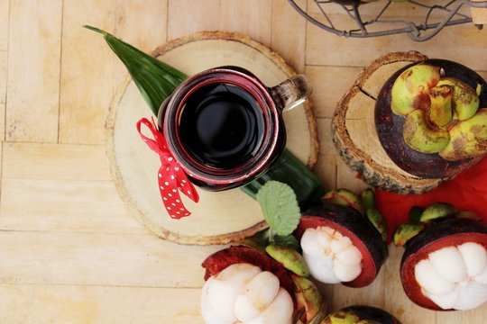 Mangosteen juice is delicious with fresh mangosteen