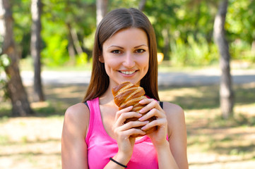 cheerful young woman wants to eat buns
