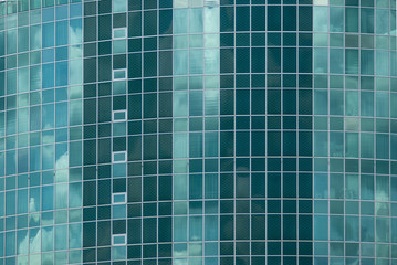 Fassade eine Hotelhochhauses aus Glas mit elliptischer Grundform und spitz zulaufenden Enden, Facade a high-rise of glass with elliptical basic shape and pointed ends with hotel