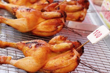 Grilled chicken is delicious in the market