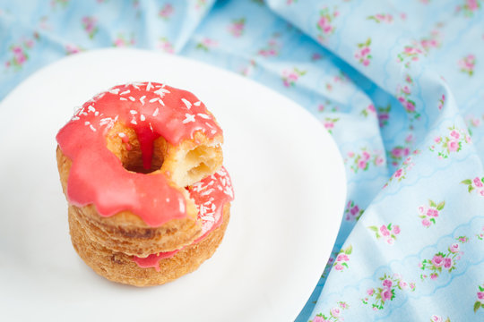 Puff cronuts with pink glaze