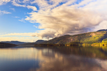 Obraz premium Scenic landscapes of the Norwegian fjords.