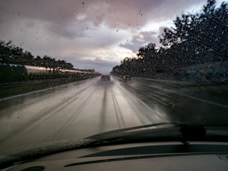 Regen auf der Autobahn