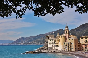 Fototapeta na wymiar Camogli town, Liguria, Mediterranean sea: view of mountains, sea, beach. Italy