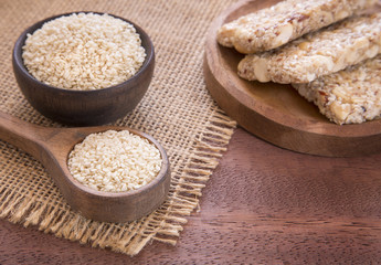 Sesame seeds and cereal bars (Sesamum indicum)