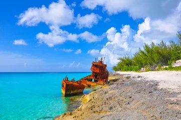 Foto op Plexiglas Rustic shipwreck in Bimini, Bahamas.  © Thomas