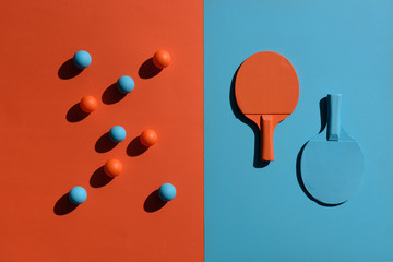 ping pong racket and balls