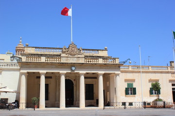 Fototapeta na wymiar Die Fassade des Regierungsgebäudes von Malta in Valletta