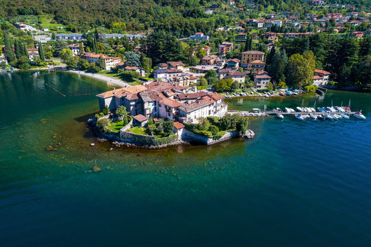 Lierna - Lago di Como (IT) - Vista aerea del Castello nel borgo antico 