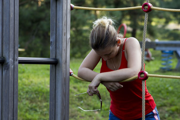 Obraz premium tired mom on the Playground
